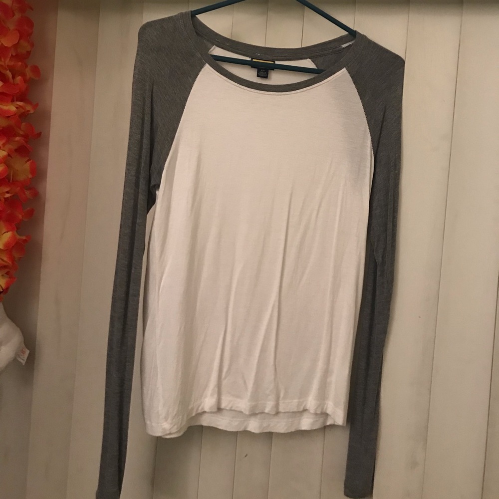 grey and white plain baseball tee
